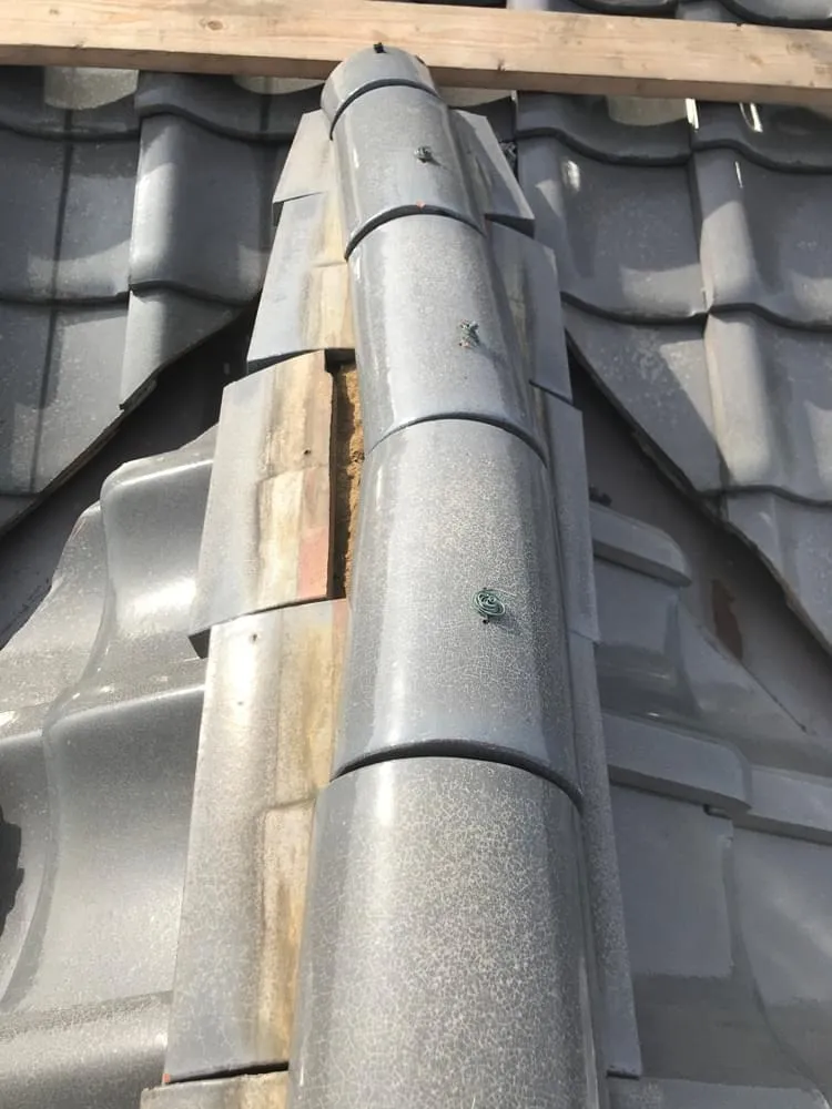 棟瓦葺き直し工事