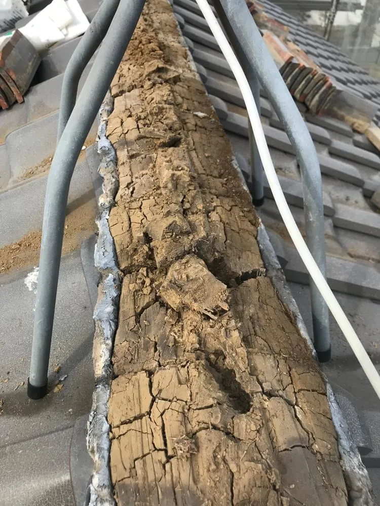 棟瓦葺き直し工事